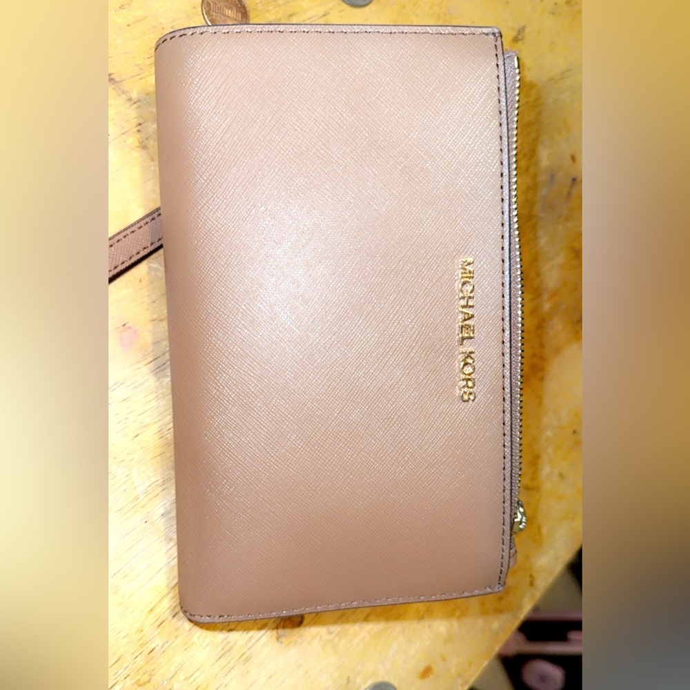 Michael Kors wristlet